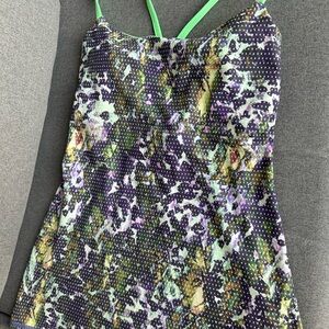 Lululemon women’s athletic top